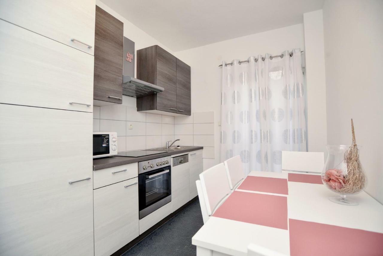 Luxury Apartments Boduja Sukosan Ngoại thất bức ảnh