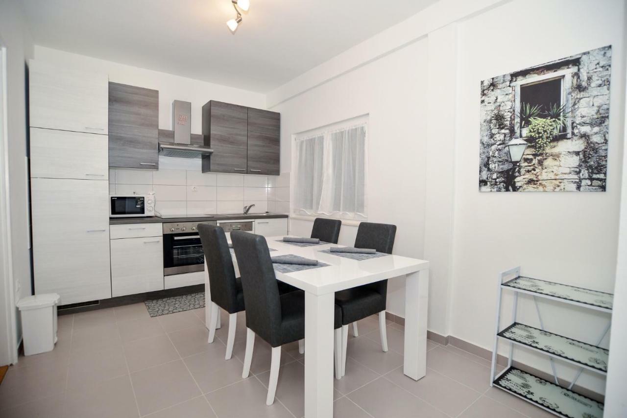 Luxury Apartments Boduja Sukosan Ngoại thất bức ảnh